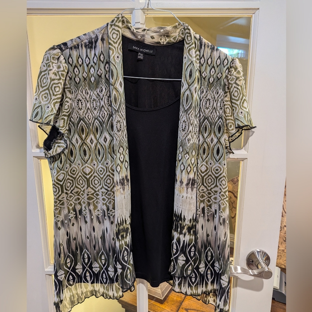 Women's Petite XL Short Sleeved Blouse - Green & Black Design, Layered